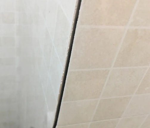 大观瓷砖空鼓维修公司分享阳台瓷砖脱落的修复过程可以分为以下几个步骤